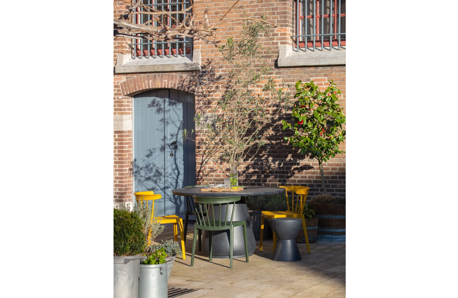 Spijlenstoel Bliss kunststof  (groen) huren? Huur bij KeyPro meubelhuur!