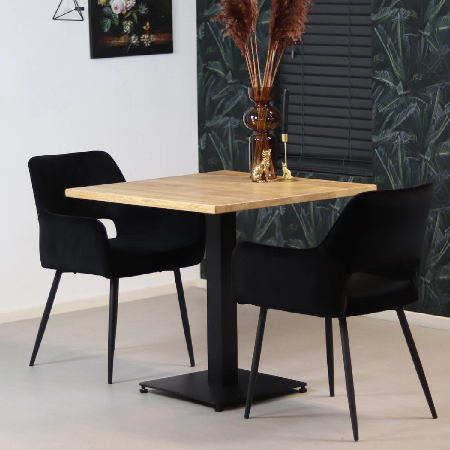 Mieten Sie Ihr Esstisch Eichenholz 80x80 (braun) bei Keypro! Esstisch Eichenholz 80x80 (braun) mieten? Mieten Sie bei KeyPro Möbelverleih!