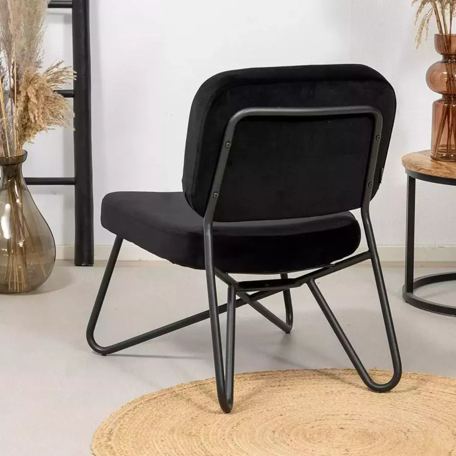 Rent a Armchair Julia (black velvet)? Rent at KeyPro furniture rental!