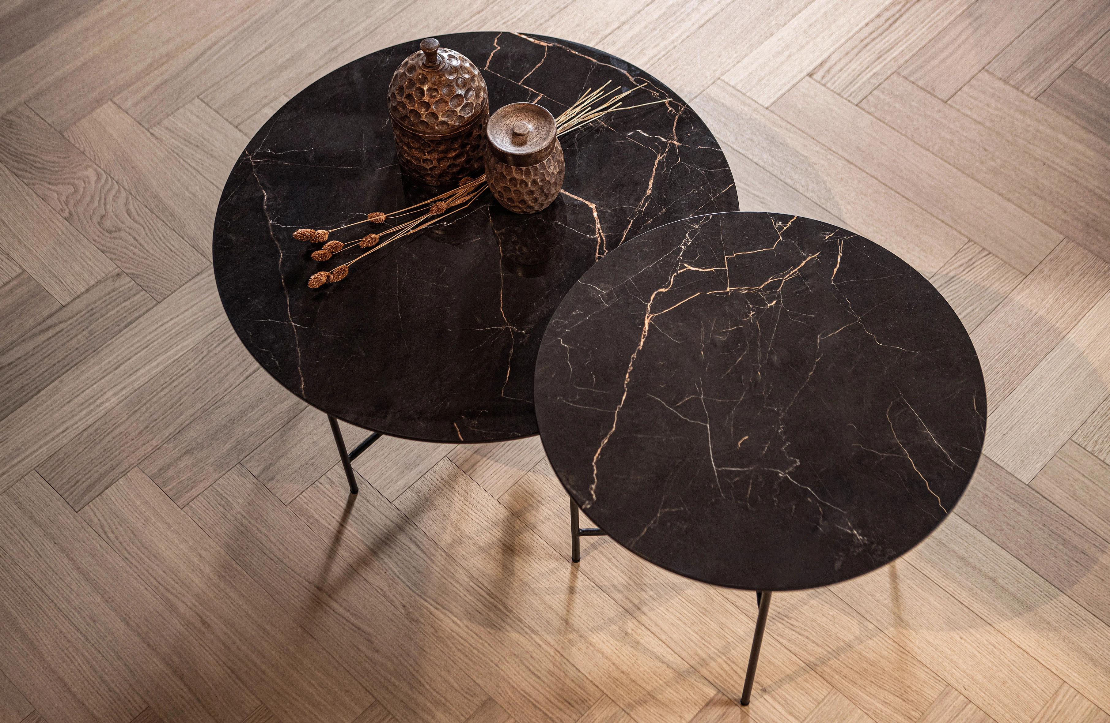 Rent a Side table Vida marble 40XØ80 (black)? Rent at KeyPro furniture rental!